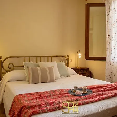 Adriana Santa Maria la Palma