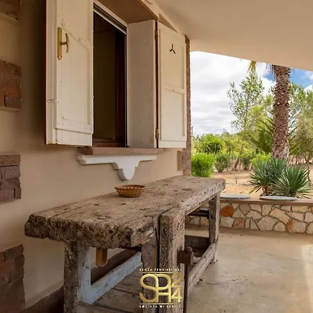 Adriana Santa Maria la Palma