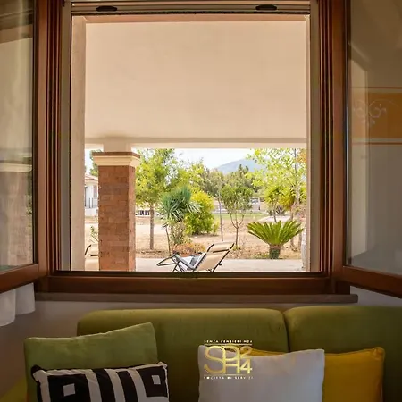 Adriana Santa Maria la Palma